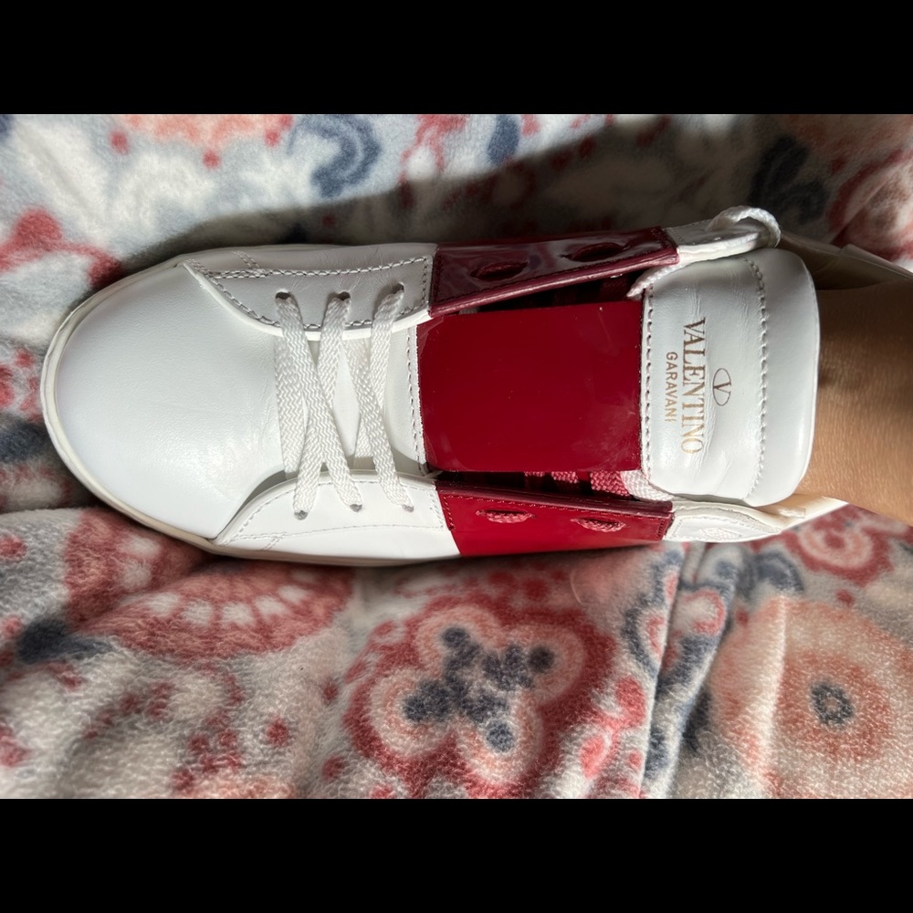 Valentino Garavani sneakers 2022 collection ,40 1/2 Eu , size9 1/2 Us